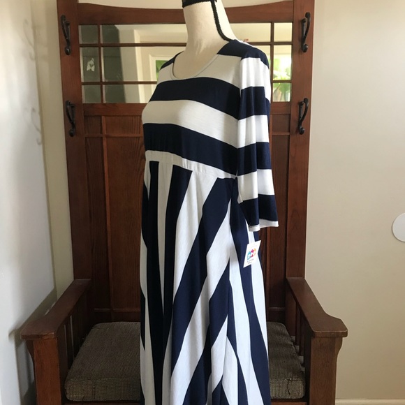 !LAST ONE 2X! Plus size striped maxi dress - Picture 3 of 7